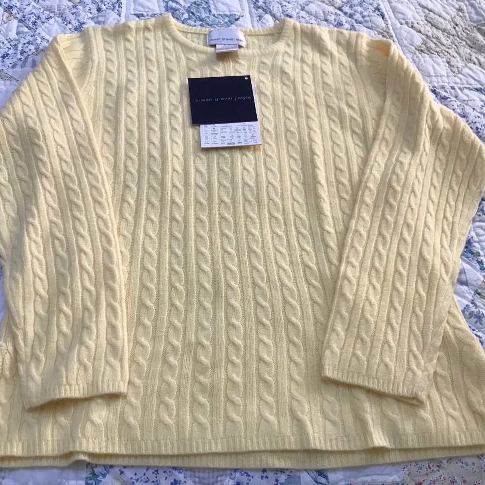 Women's Cable Knit Sweater MEDIUM